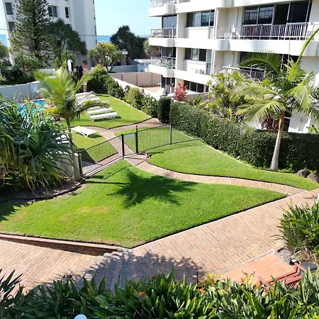 Surfers Chalet-2